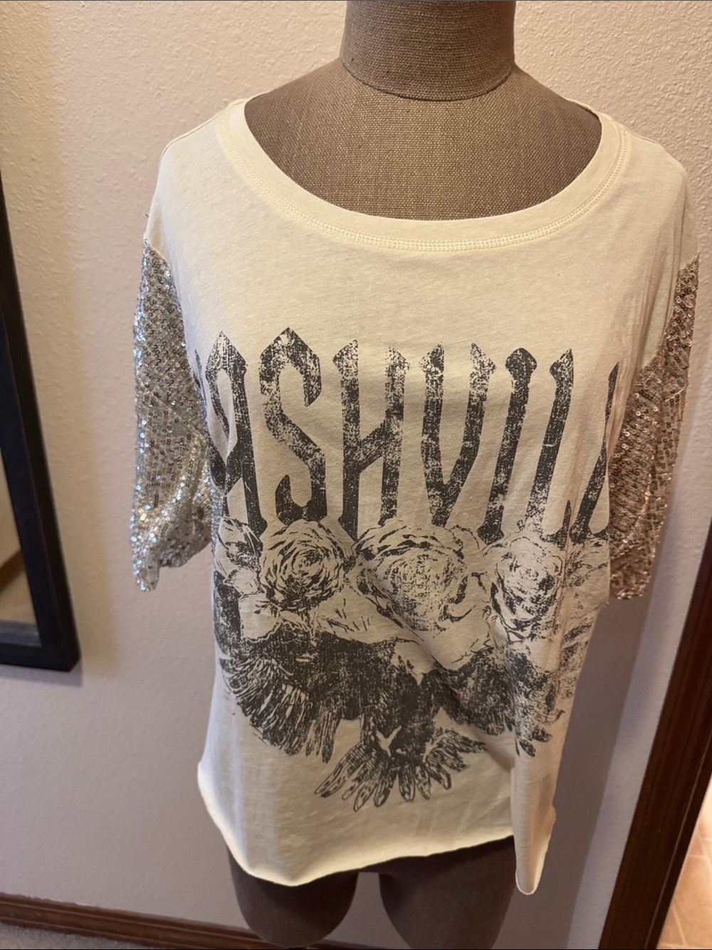 Women’s Short Sleeve Sequin Sleeve Graphic Tee - Cream